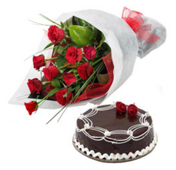 Red Roses with 1/2 Kg Chocolate Cake